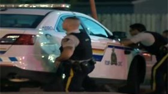 Atac mortal într-un orăşel liniştit din Canada
