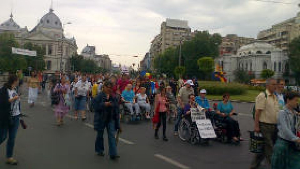 Marș al persoanelor cu dizabilități în centrul Capitalei