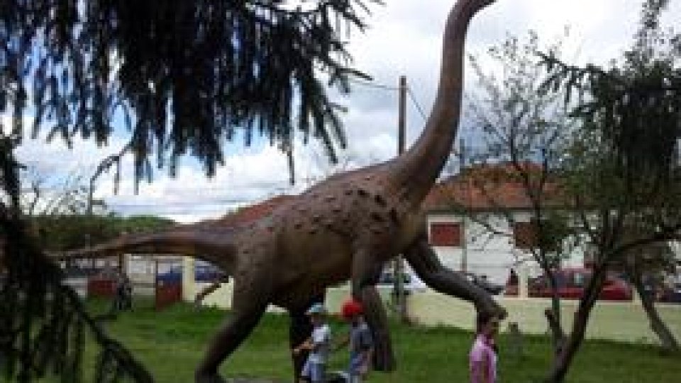 "Magyarosaurus Dacus" s-a întors în Ţara Haţegului