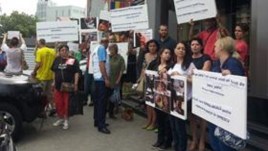 Protest al "iubitorilor de animale" în faţa Primăriei Bucureşti