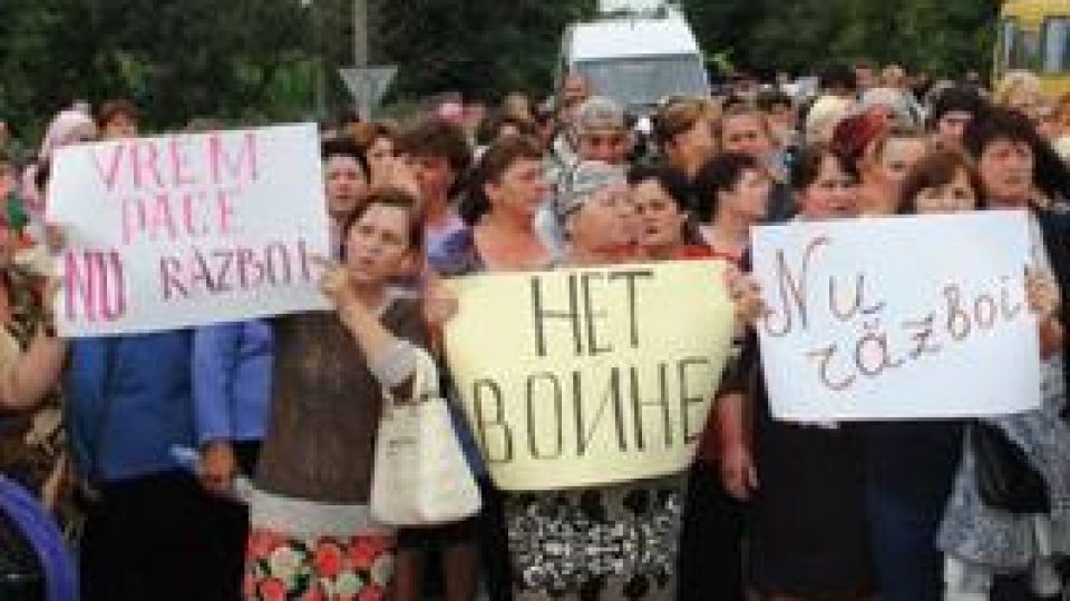 MAE, "preocupat de situaţia care a generat proteste la Cernăuţi"