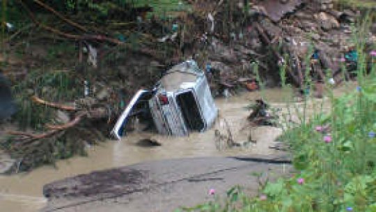 Două judeţe din Oltenia, măturate de ape