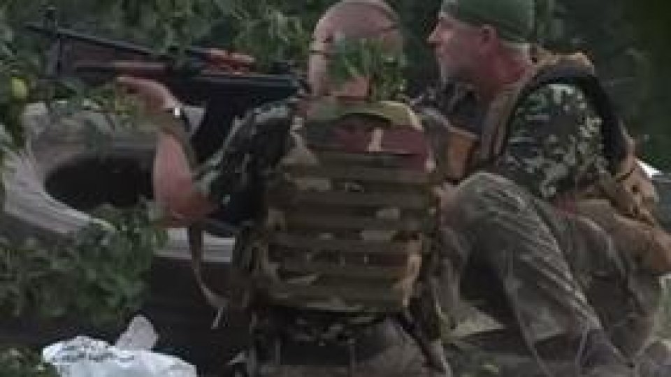 Oraşele Doneţk şi Lugansk, încercuite de armata ucraineană