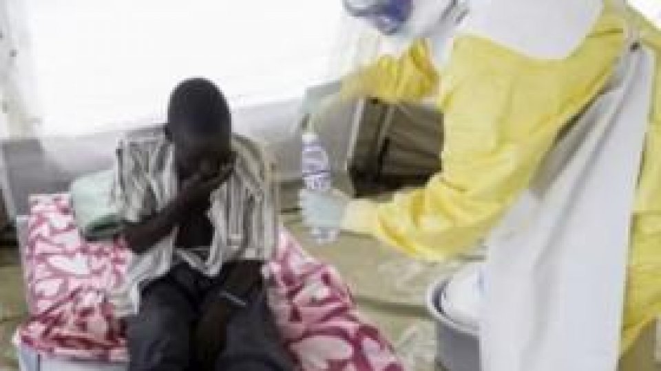 Ebola "se răspândeşte mai repede decât se intervine"