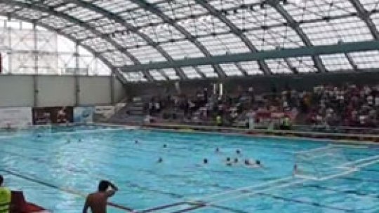 Amical feminin de polo pe apă româno-englez