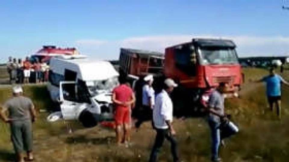 Un accident între două TIR-uri a blocat DN 2B Galaţi-Brăila