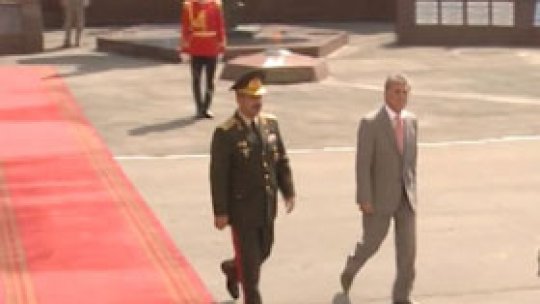 Miniştrii apărării român şi azer au discutat situaţia ucraineană