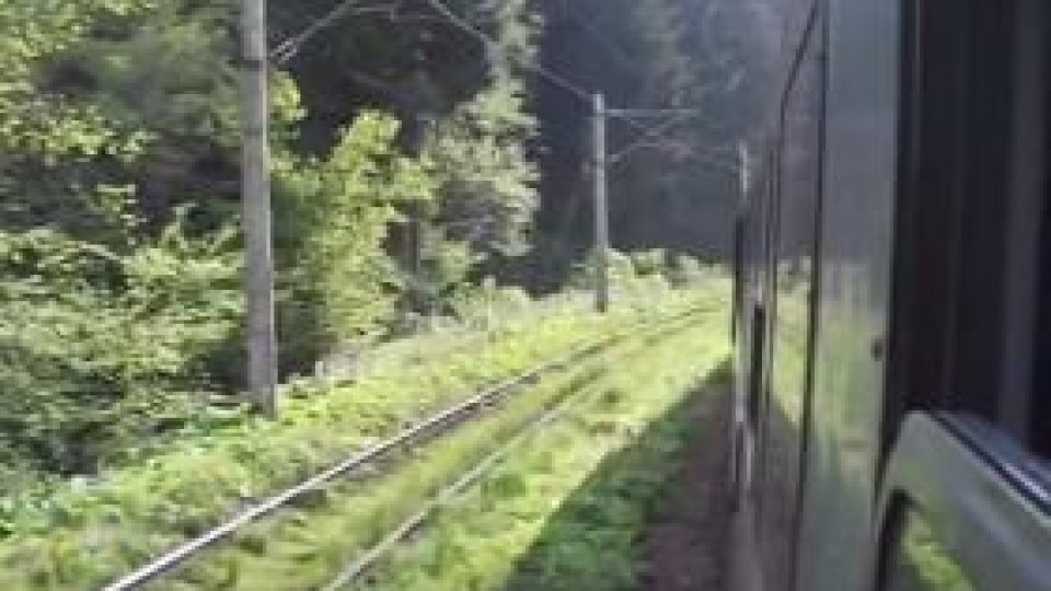 Un tren privat de călători a luat foc