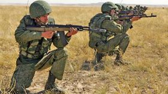 NATO: 20 de mii de soldaţi ruşi la graniţa cu Ucraina