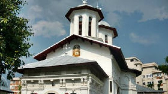 Slujba Ghiozdanului, la biserica pentru copii din Piteşti