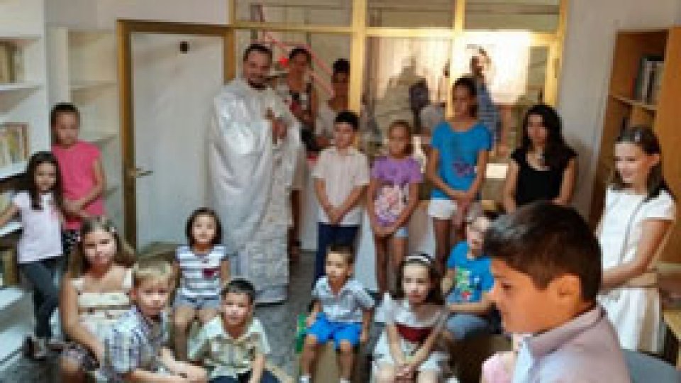 Radio Cluj inaugurează o bibliotecă în Villarobledo