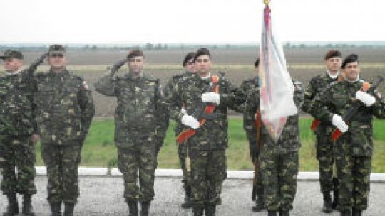 Ceremonial militar la Monumentul Eroilor de la Păuliș
