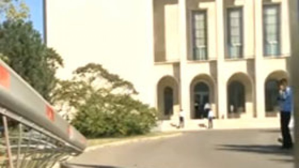 Adrian Sobaru, cu mașina în curtea guvernului