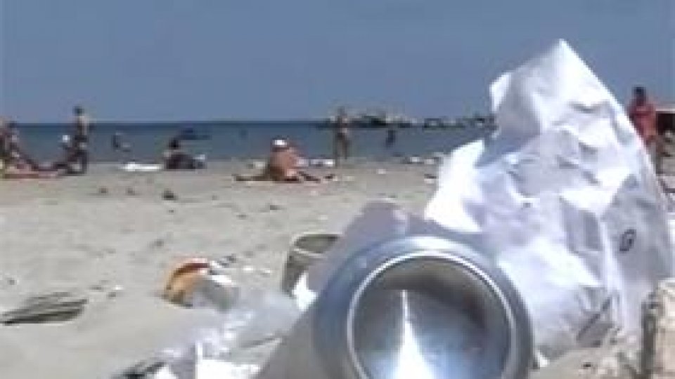 Americanii de la baza Mihail Kogălniceanu curăţă plaja Năvodari