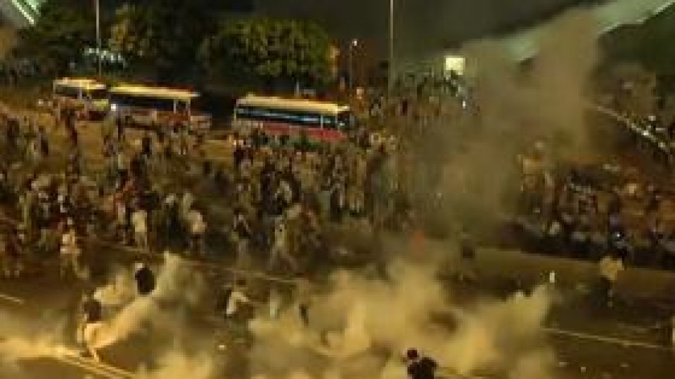 Zeci de mii de demonstranți au blocat centrul Hong Kong-ului