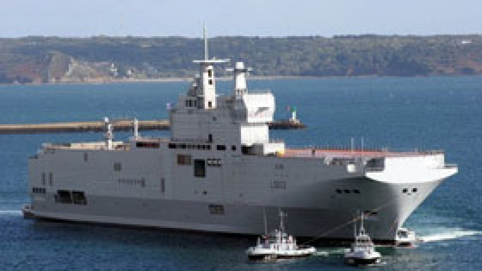 Franţa suspendă livrarea navei militare Mistral către Rusia