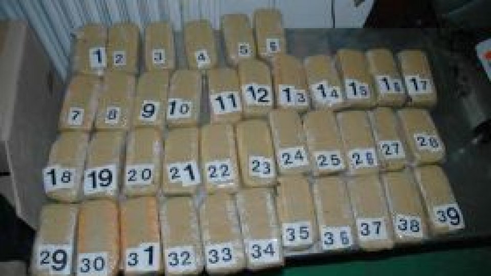 Pastile de ecstasy, descoperite de poliţia de frontieră Arad