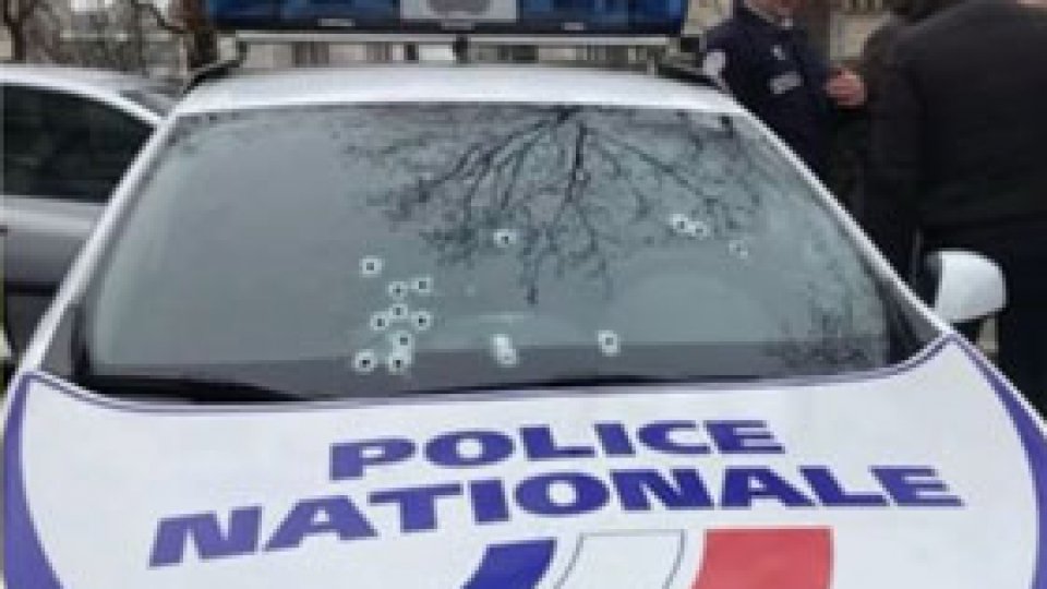 Atacatorii redacţiei Charlie Hebdo, căutaţi de poliţie
