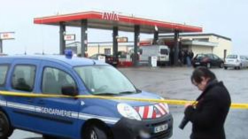 Atacatorii de la Charlie Hebdo "ar fi fost reperați"