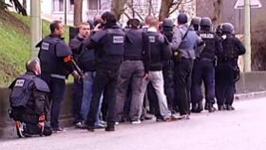 Două acțiuni teroriste în desfășurare la Paris