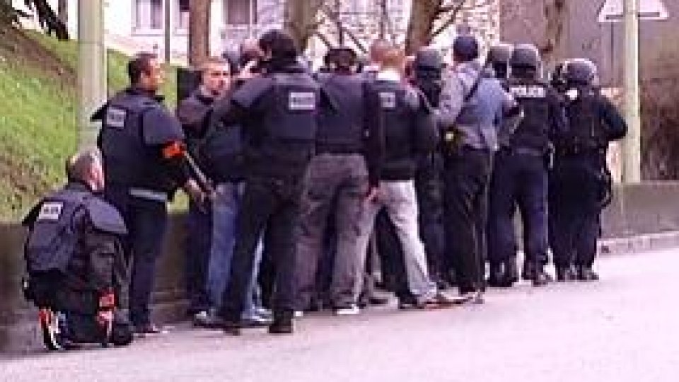 Două acțiuni teroriste în desfășurare la Paris