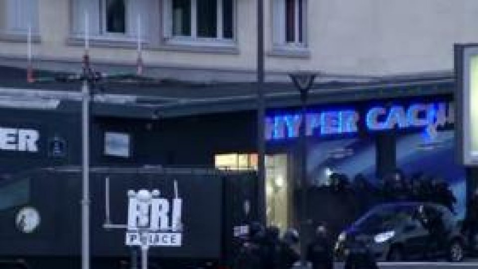 Cei trei teroriști din Paris "ar fi fost uciși"