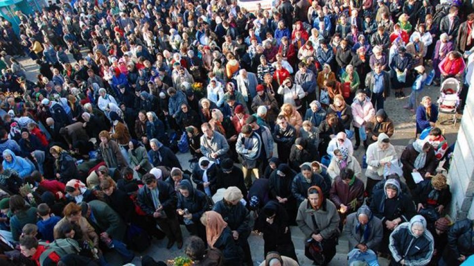Zeci de mii de pelerini, la moaştele Sfintei Parascheva