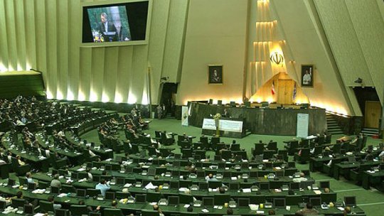Parlamentul iranian a aprobat acordul nuclear încheiat cu marile puteri
