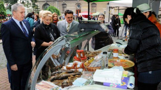 Expoziție cu vânzare în curtea ministerului Agriculturii