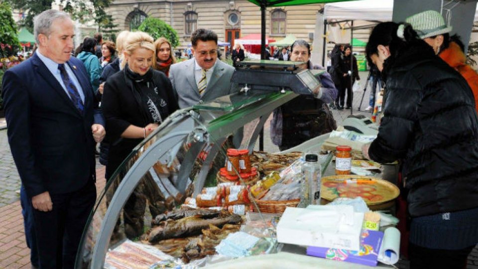 Expoziție cu vânzare în curtea ministerului Agriculturii