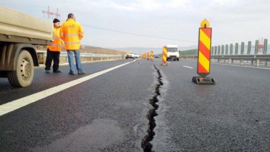 Guvernul "nu plăteşte în plus pentru repararea autostrăzii Sibiu - Orăştie"
