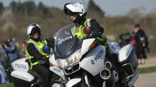 Poliţist decedat după ce a căzut cu motocicleta într-o groapă