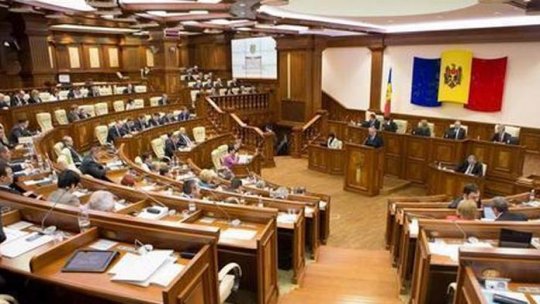 Parlamentul de la Chişinău dezbate moţiunea de cenzură "joia viitoare"