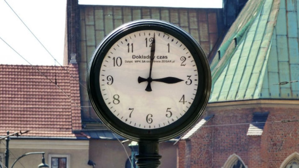 România trece în noaptea de sâmbătă spre duminică la ora de iarnă