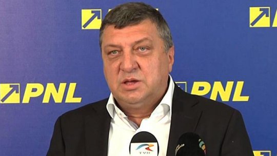 Moţiunea PNL împotriva lui Gabriel Oprea încinge spiritele în parlament