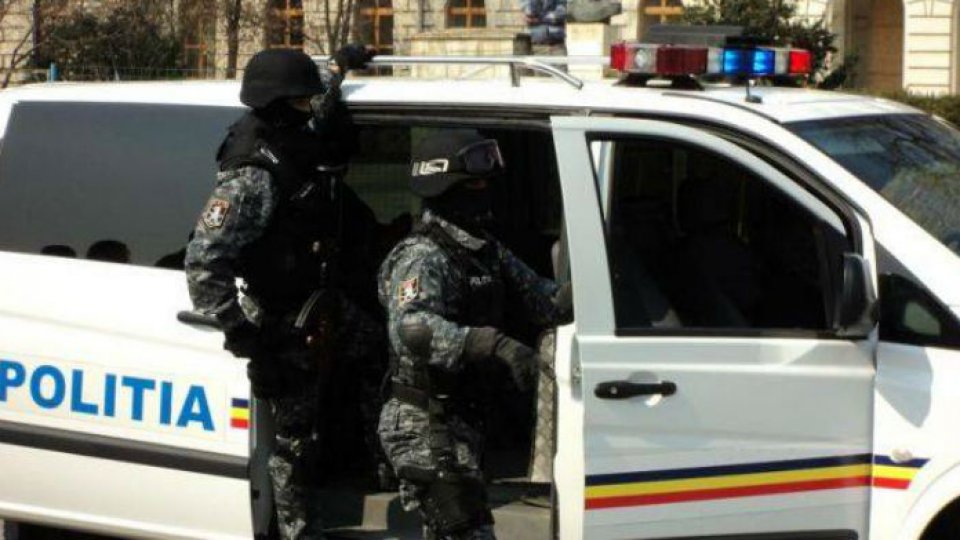 Funcționar din Primăria Sectorului 3, reținut pentru mită și proxenetism