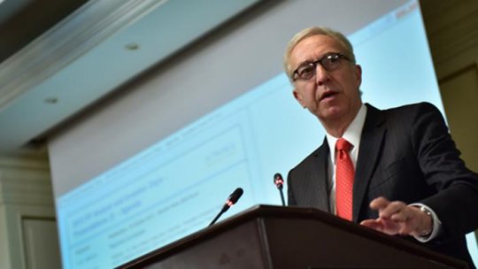 România putea construi autostrăzi "cu banii furaţi de corupţi"