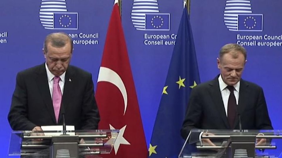 Bruxellesul şi Ankara caută un acord în criza migranţilor