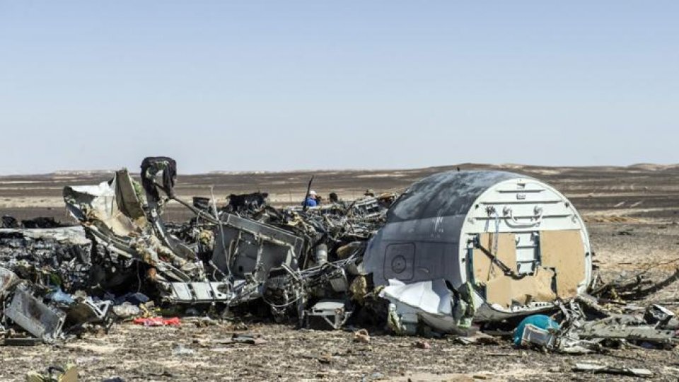 Avionul rusesc, "90% prăbuşit în urma exploziei unei bombe la bord"