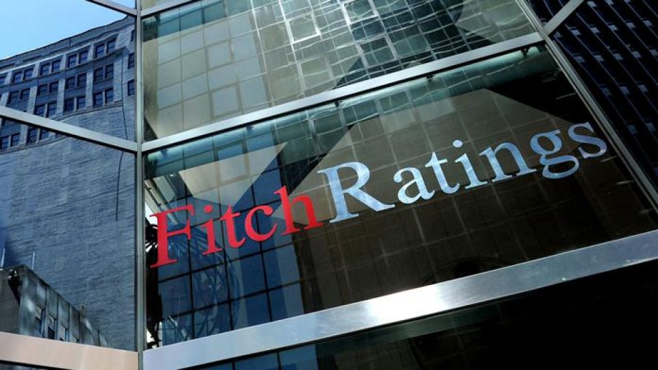 Fitch menţine ratingul României la "BBB minus", cu perspectivă stabilă