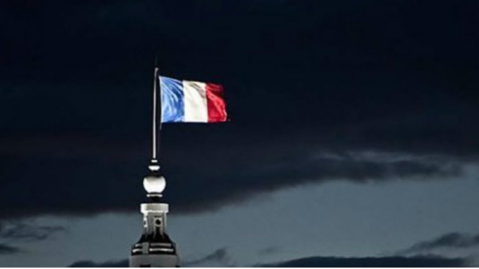 Solidaritate, emoţie şi groază după masacrul de la Paris
