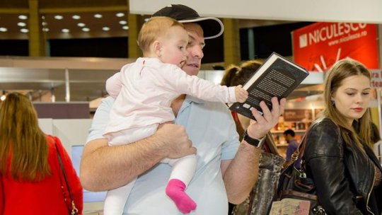 Dilema târgului Gaudeamus: O cumpăr, nu o cumpăr?