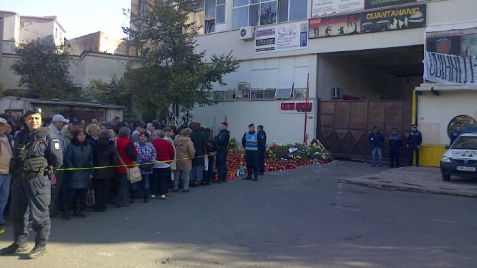 Institutul pentru securitate minieră anchetează incendiul de la club