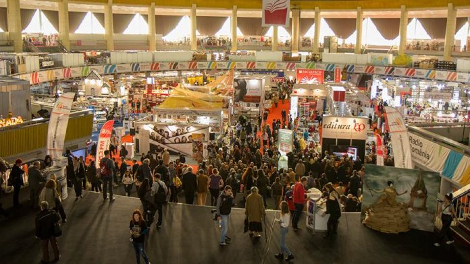 A treia zi a Târgului Gaudeamus, marcată de noi lansări de carte
