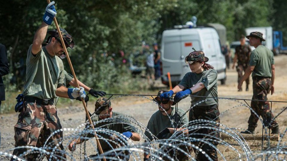 Ungaria îi trimite Macedoniei sârmă ghimpată