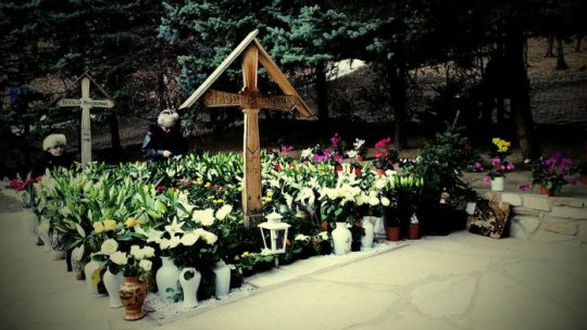 Mii de pelerini la mănăstirea Prislop