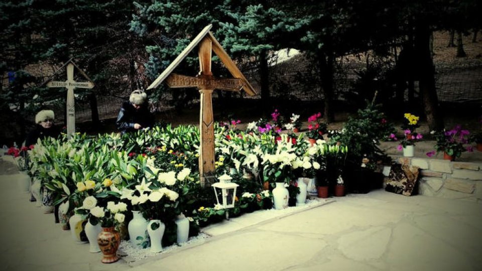 Mii de pelerini la mănăstirea Prislop