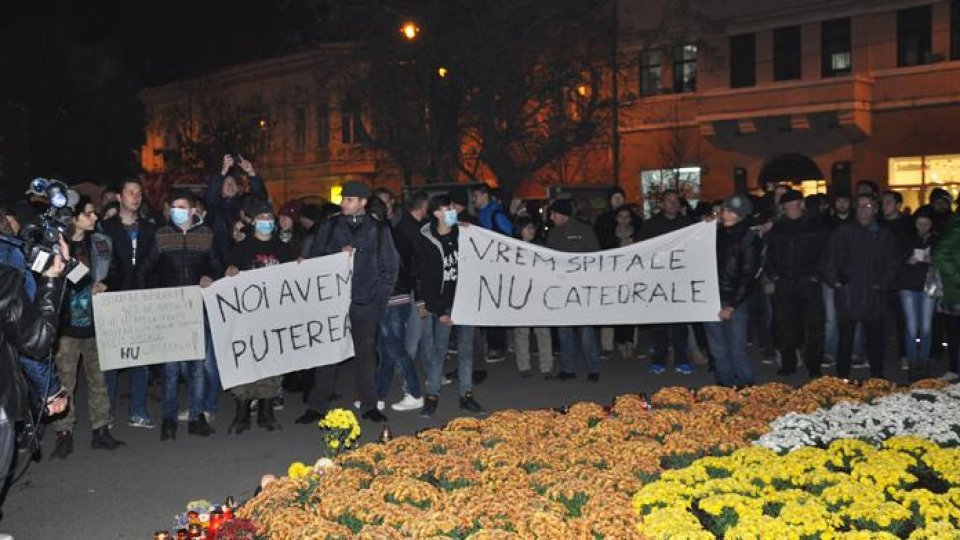 Aproape 400 de oameni au ieşit în stradă la Târgu Mureş