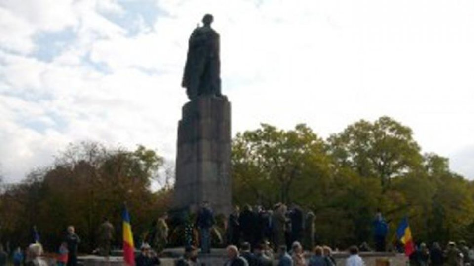 Aproape 400 de oameni au ieşit în stradă la Oradea