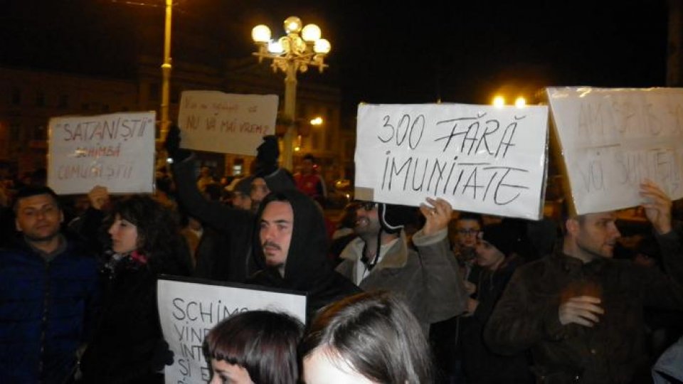 Peste 300 de tineri arădeni au manifestat împotriva sistemului